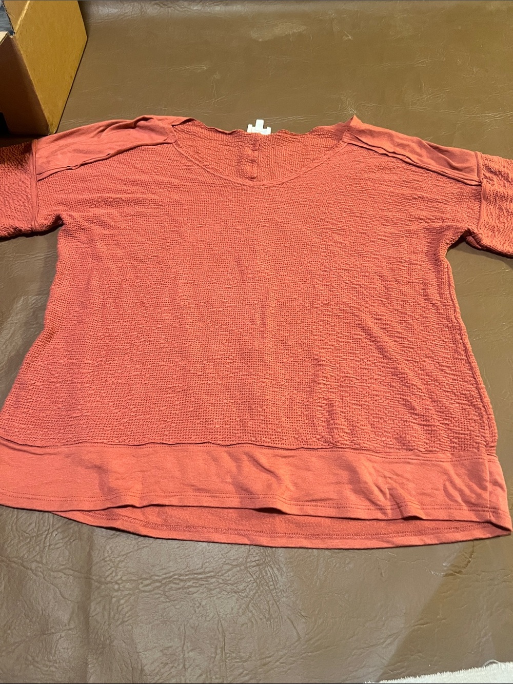 BKE Textured V-Neck Short Sleeve Top in Coral